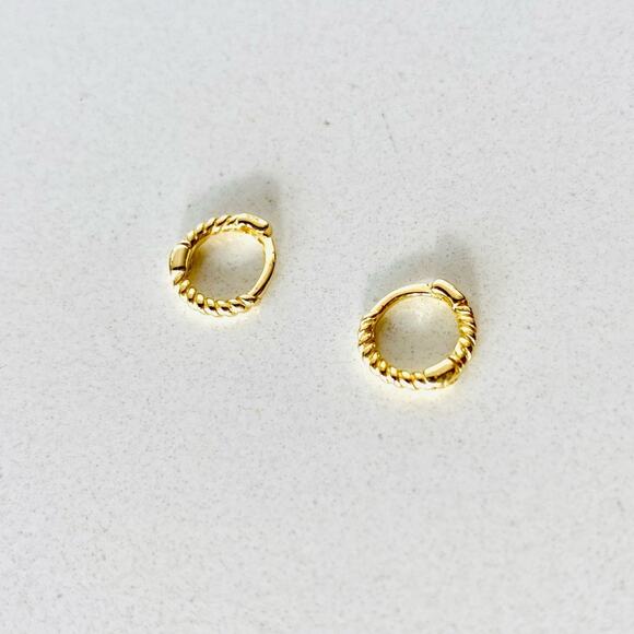 NEW NORDSTROM REVOLVE 18kt Gold Vermeil Twisted Tiny Mini Hoop Earrings Jewelry - Picture 4 of 7